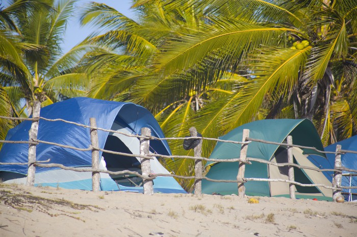 Camper au bord de la mer